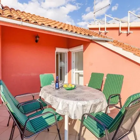Apartment Vini- Beautiful Garden And Terrase Podstrana
