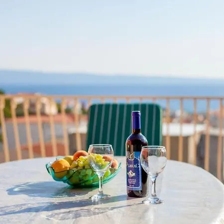 Vini- Beautiful Garden And Terrase * Podstrana