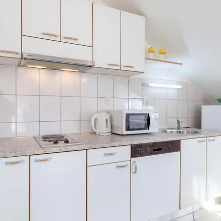 Vini- Beautiful Garden And Terrase Apartment *