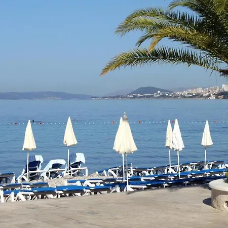 Vini- Beautiful Garden And Terrase Apartment