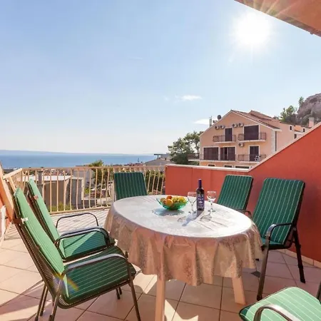 Vini- Beautiful Garden And Terrase Podstrana