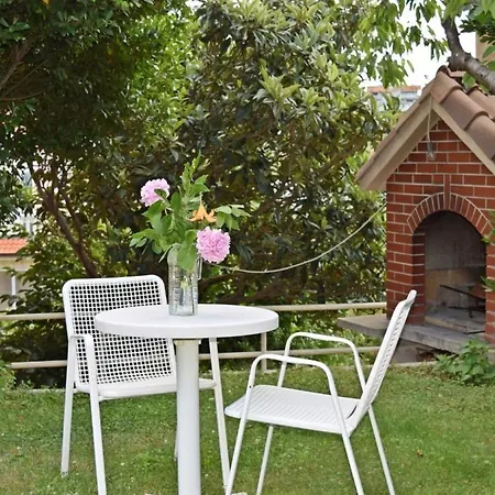 Apartment Vini- Beautiful Garden And Terrase